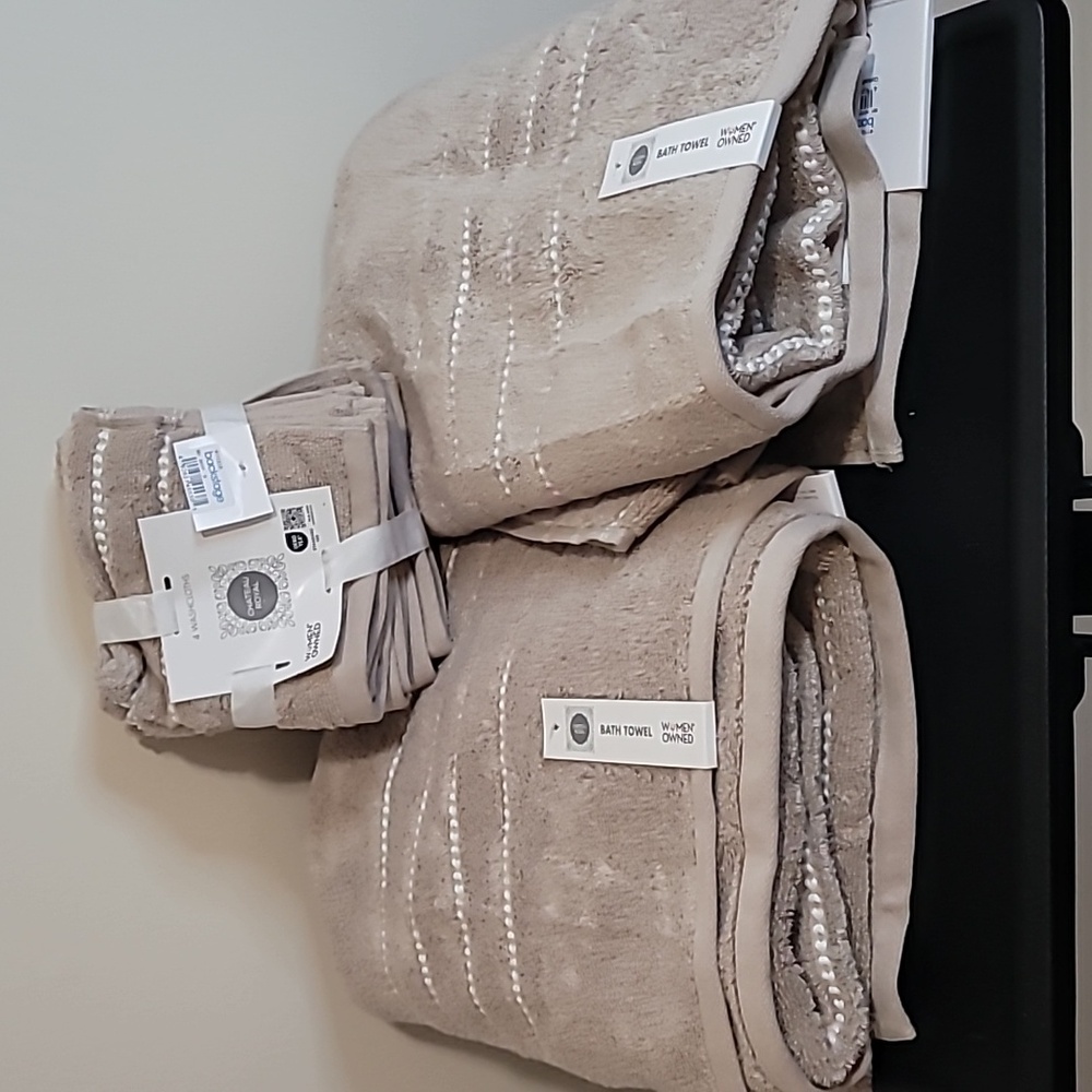 Chateau Royal towel and washcloths set